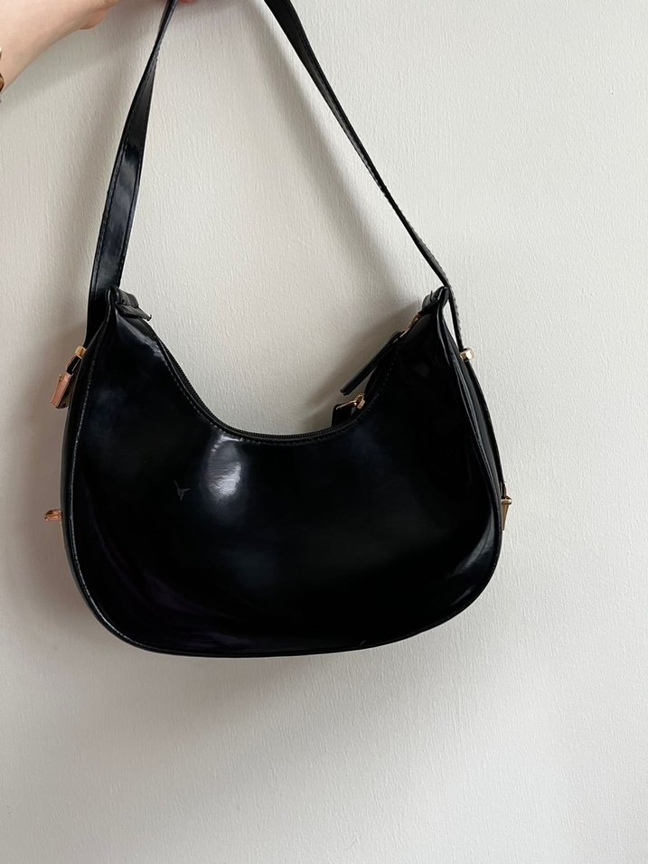 Parlak Siyah Deri Tokalı Kadın Çanta - Görsel 3