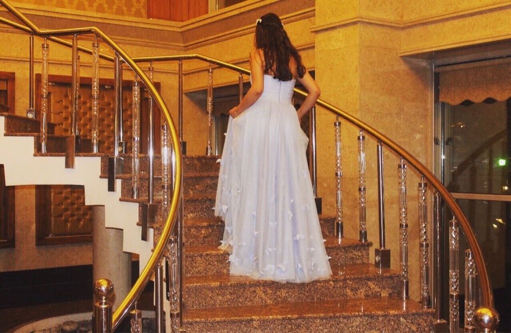 Romance Ömür Özer Mavi Kelebekli Drapeli Nişan Elbisesi - Görsel 2