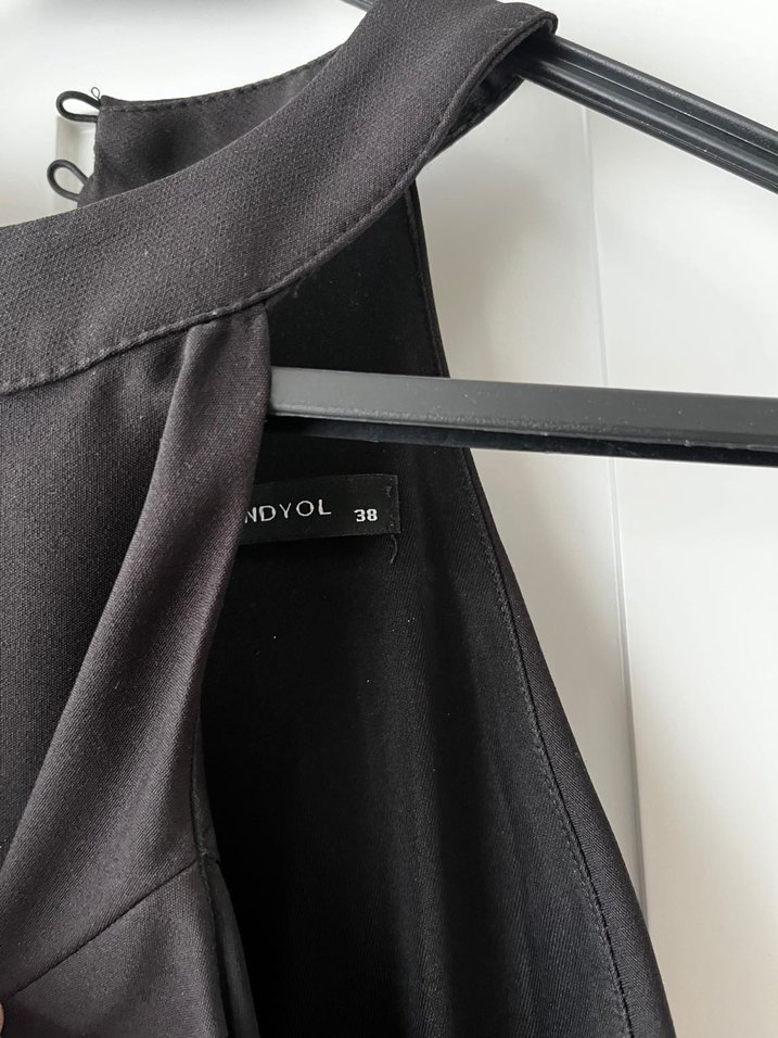 Milla Kolsuz Volanlı Siyah Elbise - Görsel 3