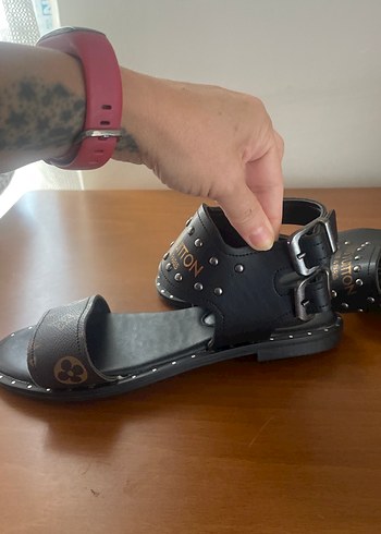 38 Beden Kahverengi Deri bilekten kemerli sandalet