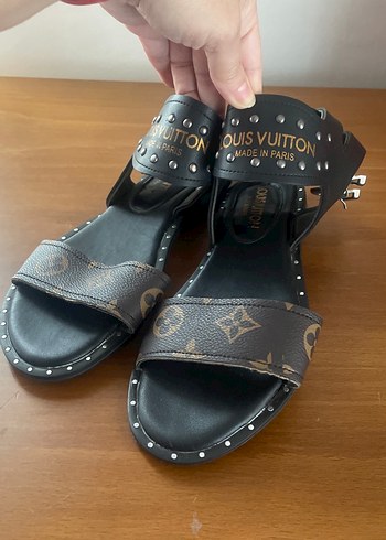 Louis Vuitton Kahverengi Deri bilekten kemerli sandalet