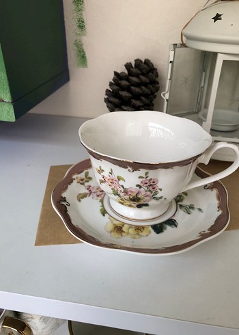 English Home Pastel Beyaz Çiçekli Porselen Fincan ve Tabağı