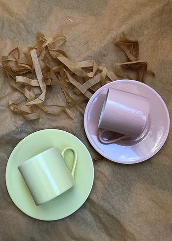 Pastel Renkli İki porselen Fincan ve Tabak Takımı