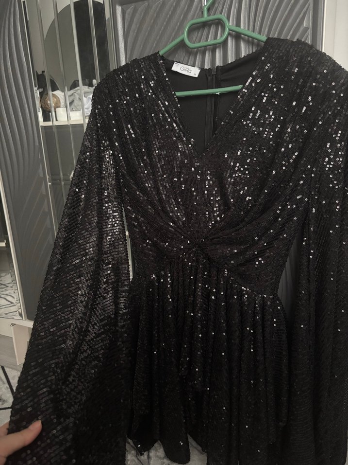 Parlak Siyah Uzun Kollu V Yaka Abiye Elbise - Görsel 3