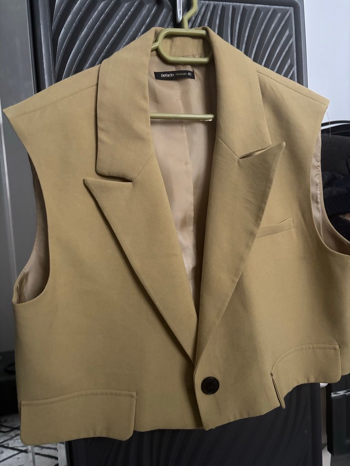 Bej Düğmeli Kolsuz Midi Blazer - Görsel 2