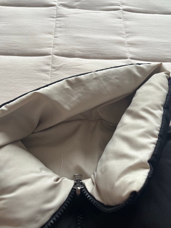 Siyah Yüksek Yakalı Fermuarlı Kadın Yelek - Görsel 2