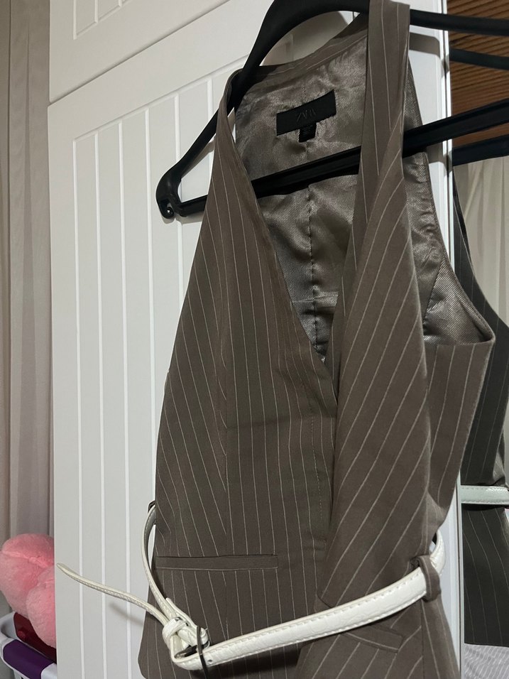 Kemer Detaylı Bej Kadın Mini Yelek - Görsel 2