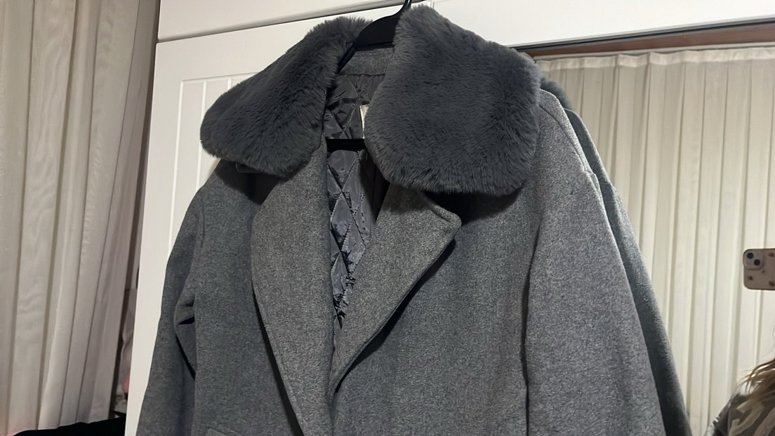 Gri Kışlık Kaban, Kürk Yaka Detaylı - Görsel 2