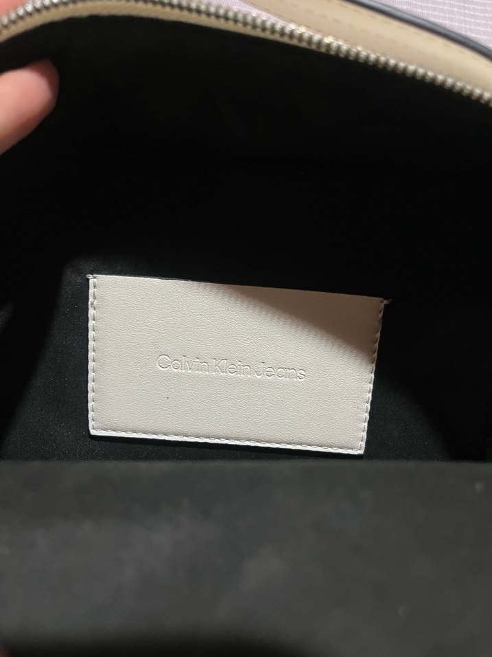 Calvin Klein Beyaz Deri Kadın Çapraz Çanta - Görsel 2