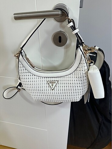 GUESS yeni etiketli
