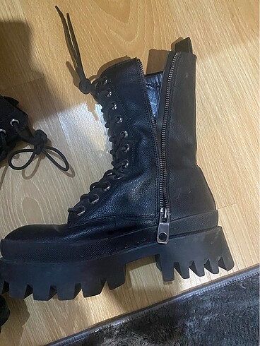 36 Beden siyah Renk Bershka combat bot