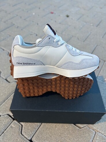 38 Beden ten rengi Renk New Balance 327