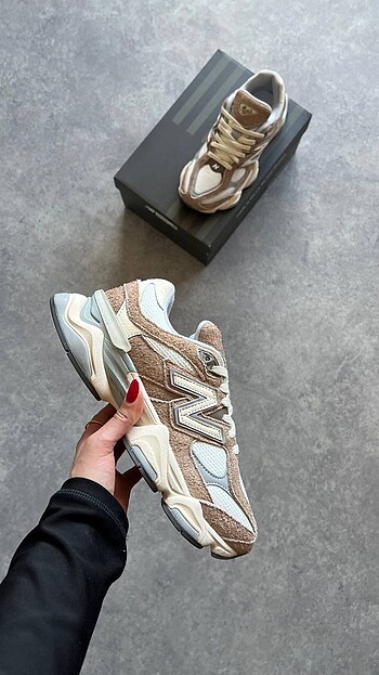 New Balance 9060 ? Drift Wood