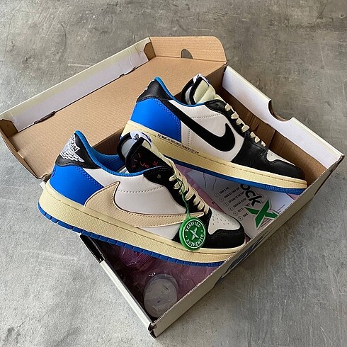 44 Beden Nike Air Jordan Travis Scot