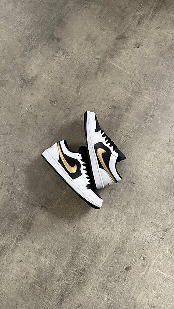 Air Jordan 1 Low ?Gold Swoosh?