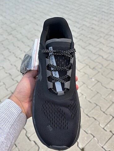 43 Beden On Running CloudMonster Triple Black