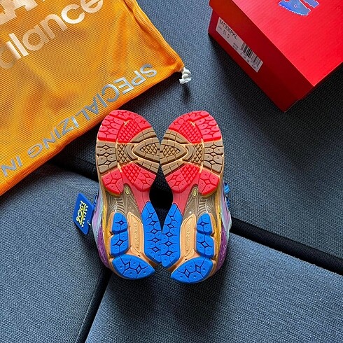 37 Beden New Balance 1906 R