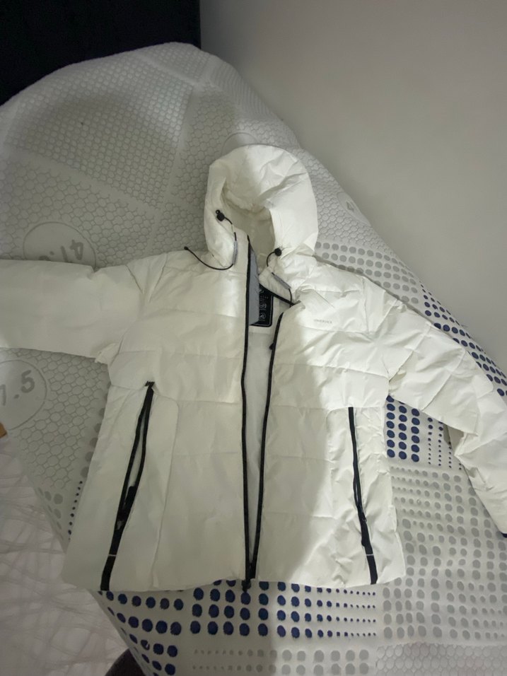 Beyaz Kapüşonlu Uzun Kollu Kışlık Kadın Mont - Görsel 4