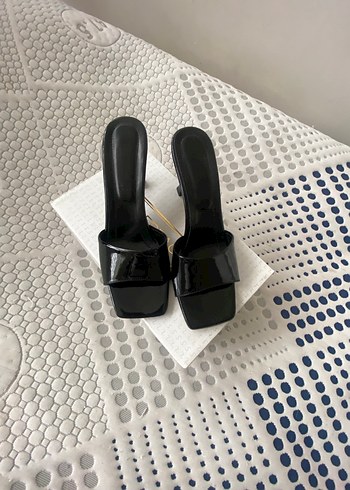 Siyah Rugan Topuklu Kadın Terlik - Görsel 2