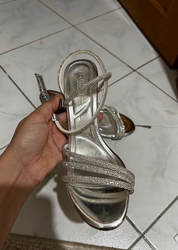 Diğer Gri Parlak Yılan Desenli Stiletto Kadın Topuklu