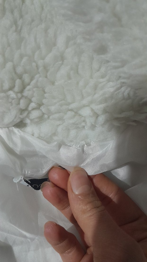 Düğmeli Beyaz peluş mont - Görsel 3