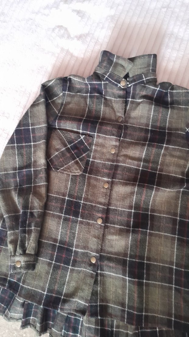 Düğmeli, uzun kollu, gevşek kesim kadın gömlek - Görsel 2