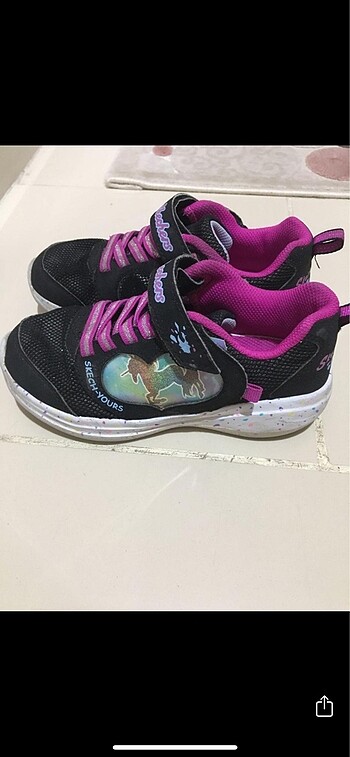 30 Beden siyah Renk Skechers ayakkabı