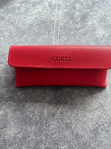 Guess güneş gözlüğü