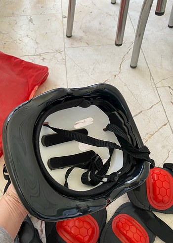 Çocuklar için Kırmızı Koruyucu Set - Görsel 2