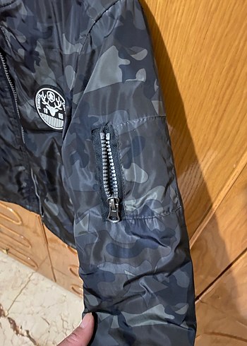 Erkek Çocuk Gri Kamuflaj Desenli Düğmeli Ceket - Görsel 3