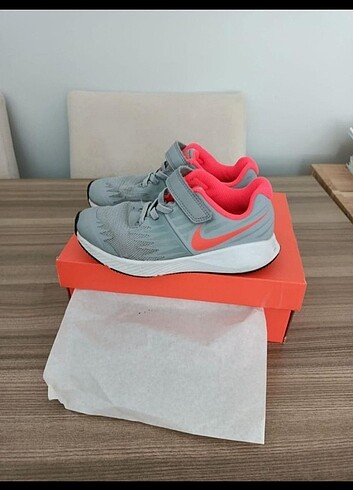30 Beden turuncu Renk Nike ayakkabi
