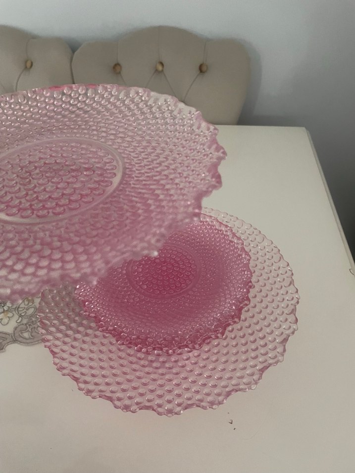 Pembe Kabartmalı Cam Servis Tabağı — görsel 3/3