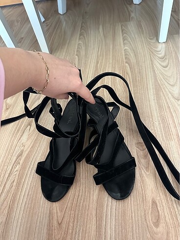 Diğer Topuklu Sandalet