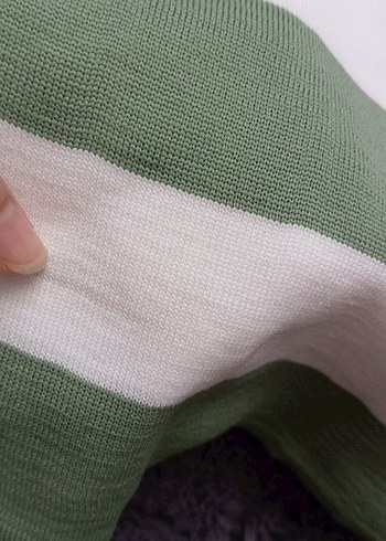 xl Beden yeşil Renk fıstık yeşili-beyaz çizgili bluz hiç kullanmadım.indirim yaparım