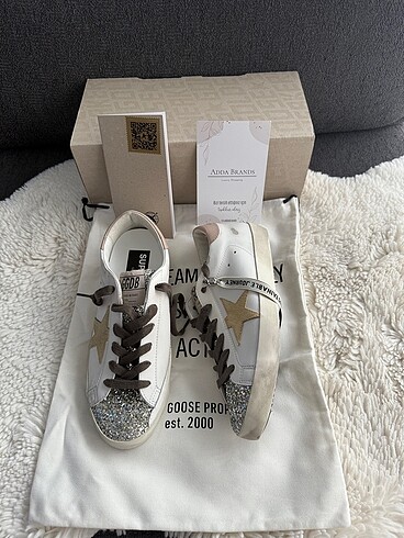 Golden Goose Deluxe Golden goose