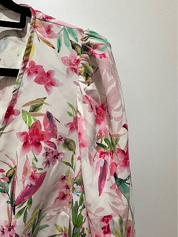 Çiçekli Şık Bluz - Görsel 3