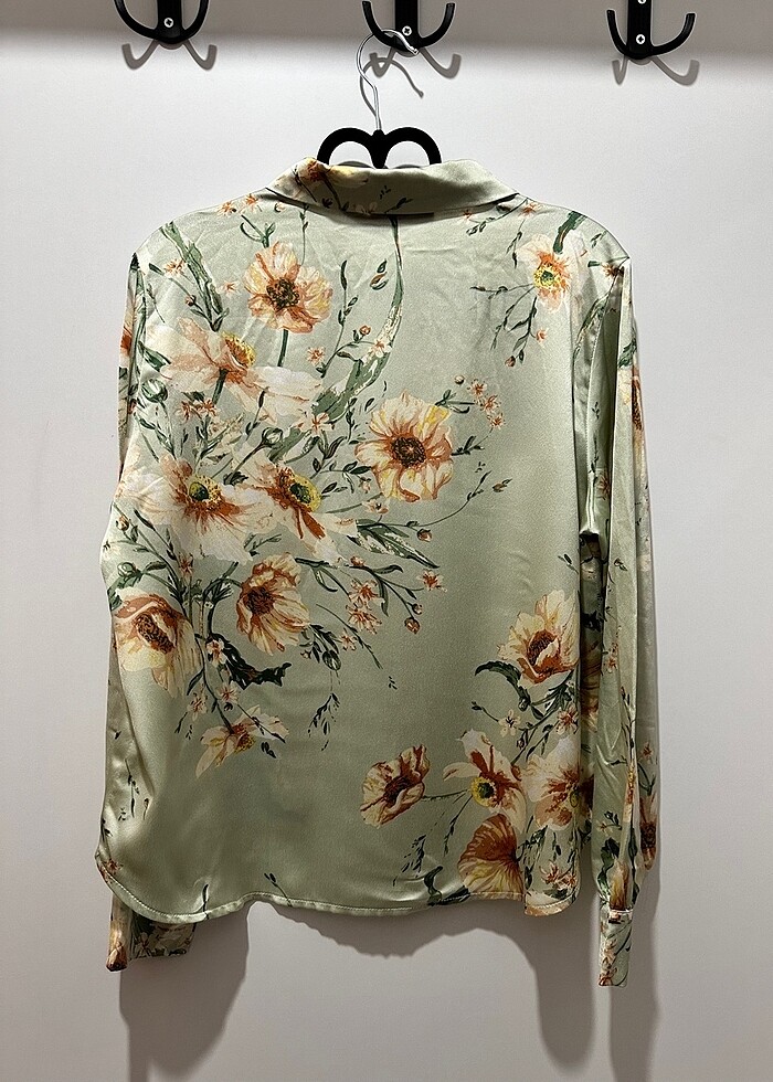 Yağ Yeşili Çiçekli Saten Gömlek - Görsel 2