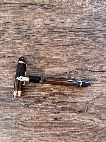  Pilot Custom 823