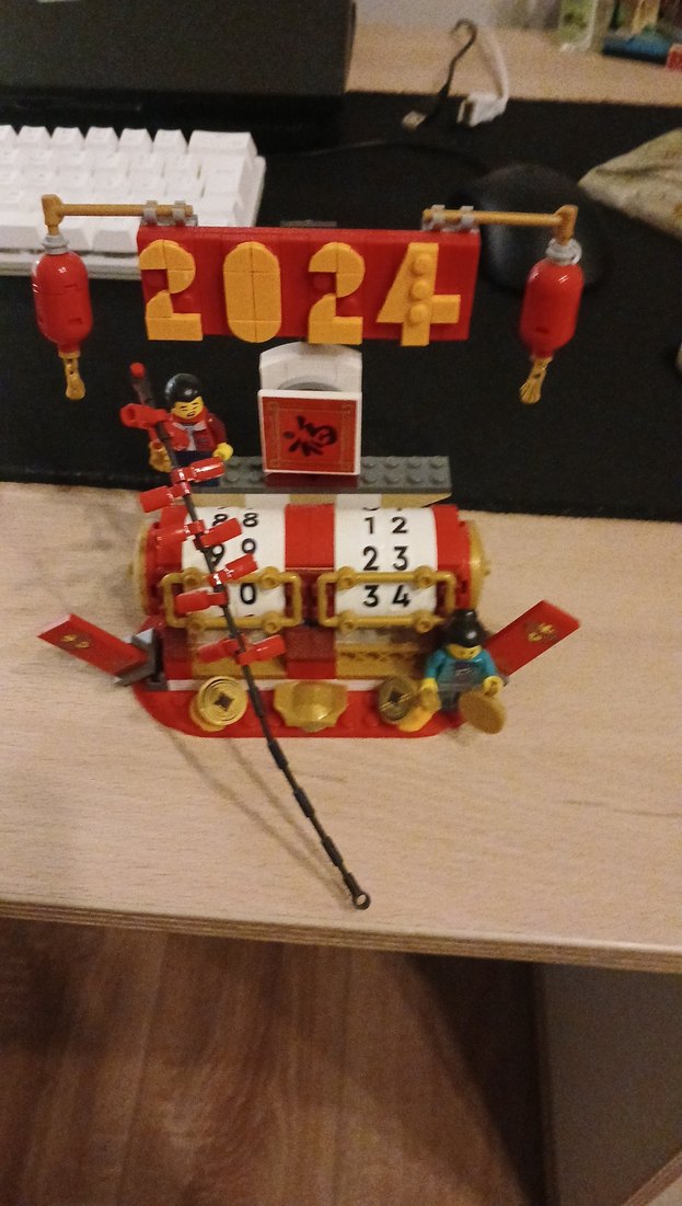 2024 Temalı Kırmızı Lego Seti - Görsel 5