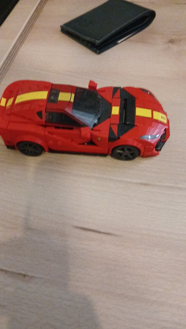Kırmızı Ferrari lego - Görsel 2