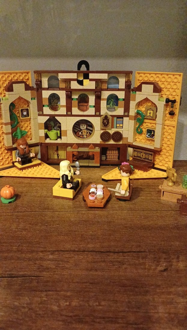 Sarı ve Siyah Lego Kitap Kapağı - Görsel 2