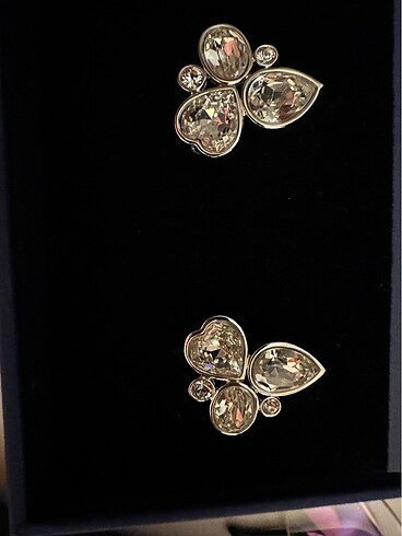 Beden beyaz Renk Swarovski Klipsli Küpe
