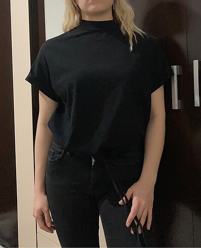 Boğazlı bağlamalı tişört