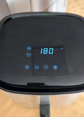 Beden HOMEND AIRFRYDAY 2506H, 8 PROGRAMLI