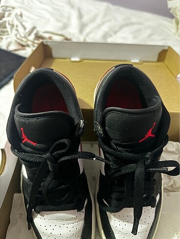 38,5 Beden siyah Renk Air jordan 1 low siren red