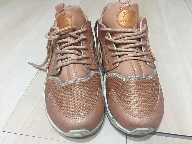 Rose rengi spor ayakkabı