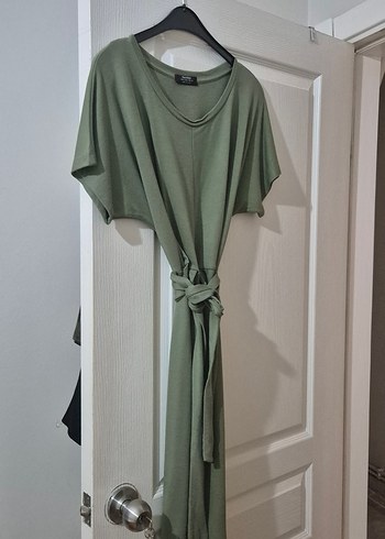 yeşil midi boy bağlama detaylı elbise - Görsel 3