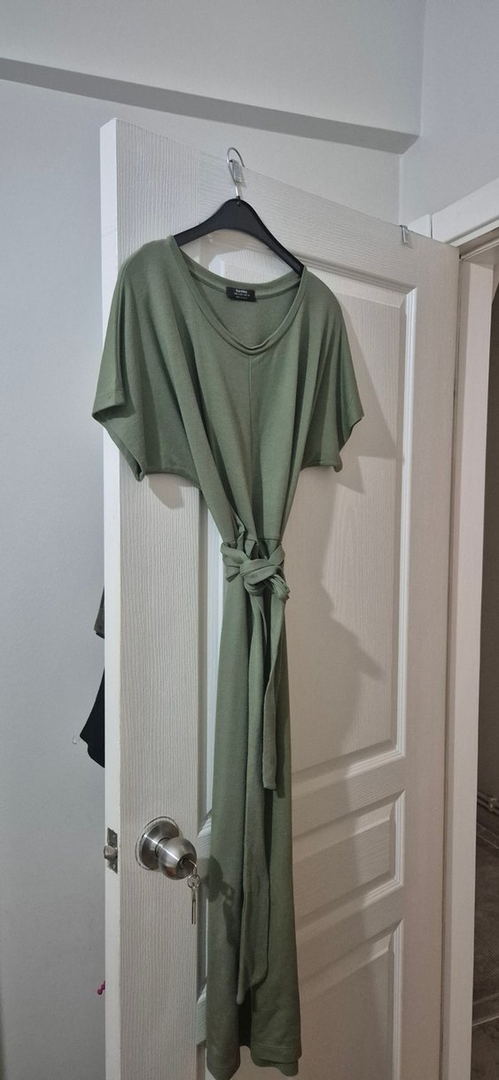 yeşil midi boy bağlama detaylı elbise - Görsel 3