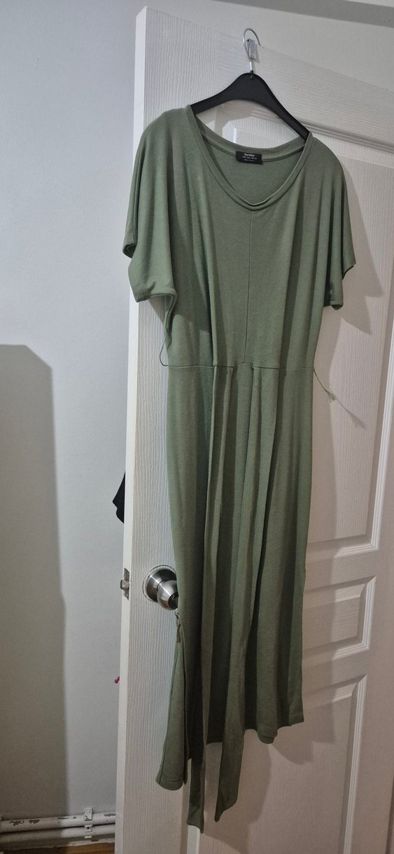 yeşil midi boy bağlama detaylı elbise - Görsel 4