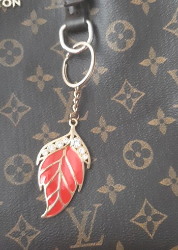 Kırmızı Zincir Detaylı Bohem charm